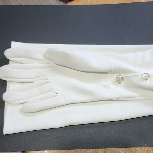 True Vintage Tiara & Opera Gloves - Picture 4 of 7